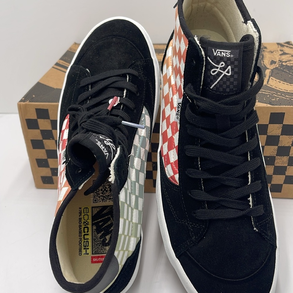 Vans WMNS High-Top Sneakers The Lizzie
Checkerboard Black/Multi
VN0A4BX1BML - Picture 12 of 16
